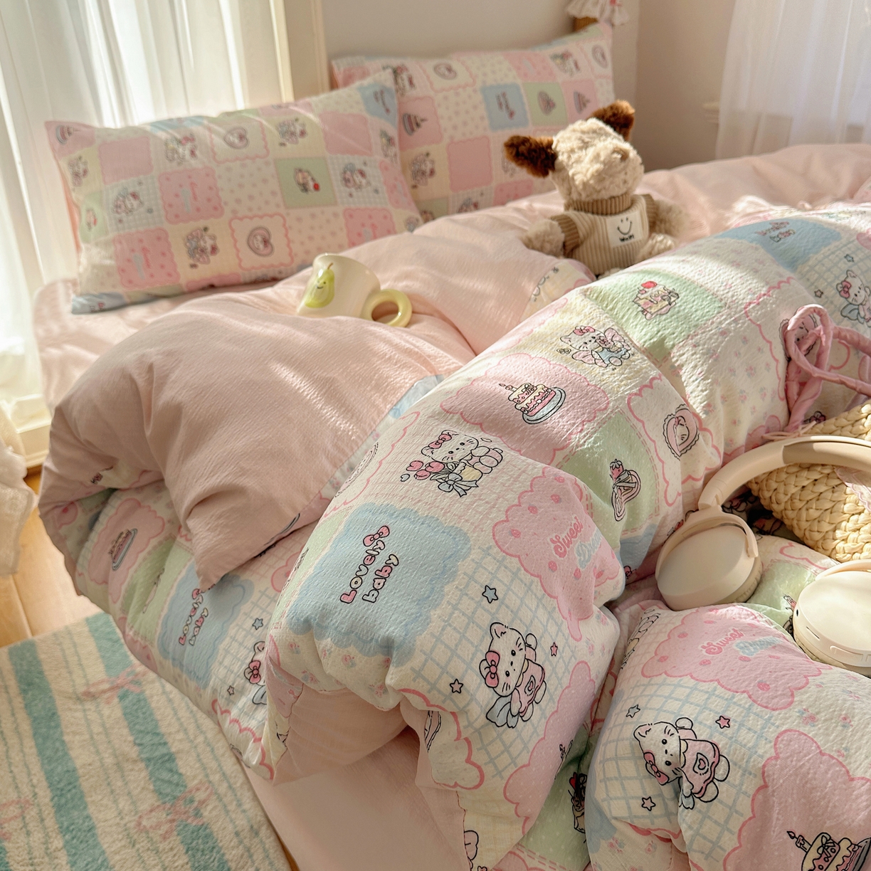 91家纺网 家纺一手货源 找家纺 初念 2025新款敲可爱的奶呼呼云感双层纱简约四件套系列超级治愈~ 蛋糕派