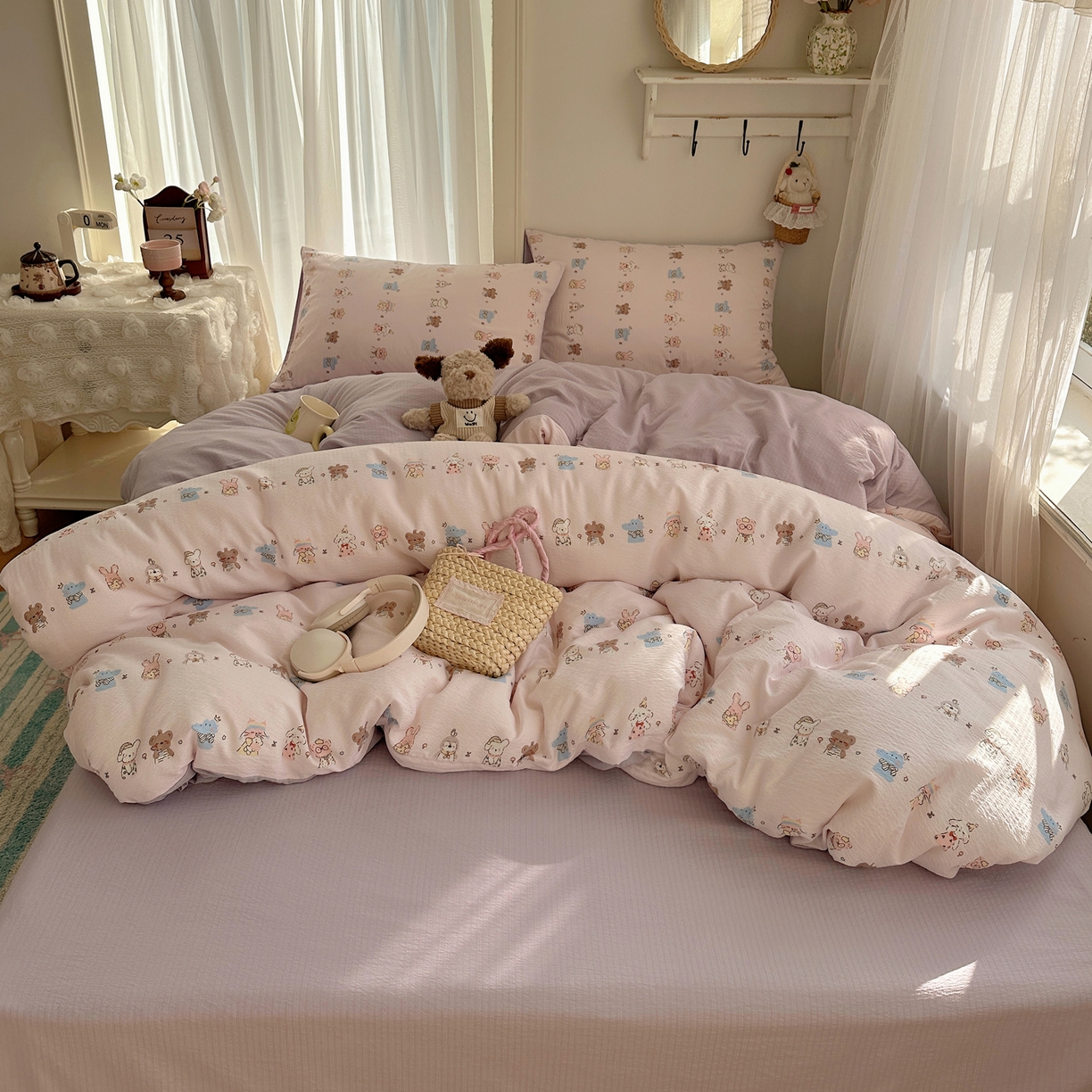 91家纺网 家纺一手货源 找家纺 初念 2025新款敲可爱的奶呼呼云感双层纱简约四件套系列超级治愈~ 动物游园