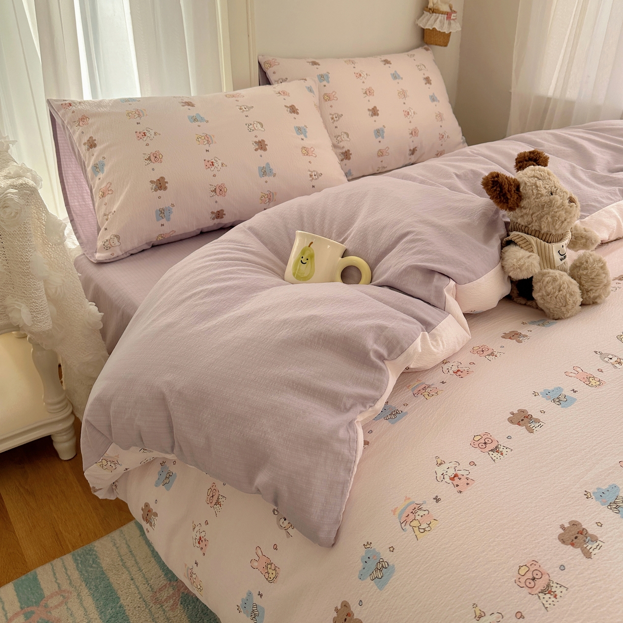 91家纺网 家纺一手货源 找家纺 初念 2025新款敲可爱的奶呼呼云感双层纱简约四件套系列超级治愈~ 动物游园