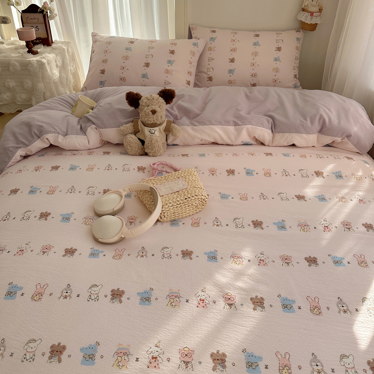 91家纺网 家纺一手货源 找家纺 初念 2025新款敲可爱的奶呼呼云感双层纱简约四件套系列超级治愈~ 动物游园