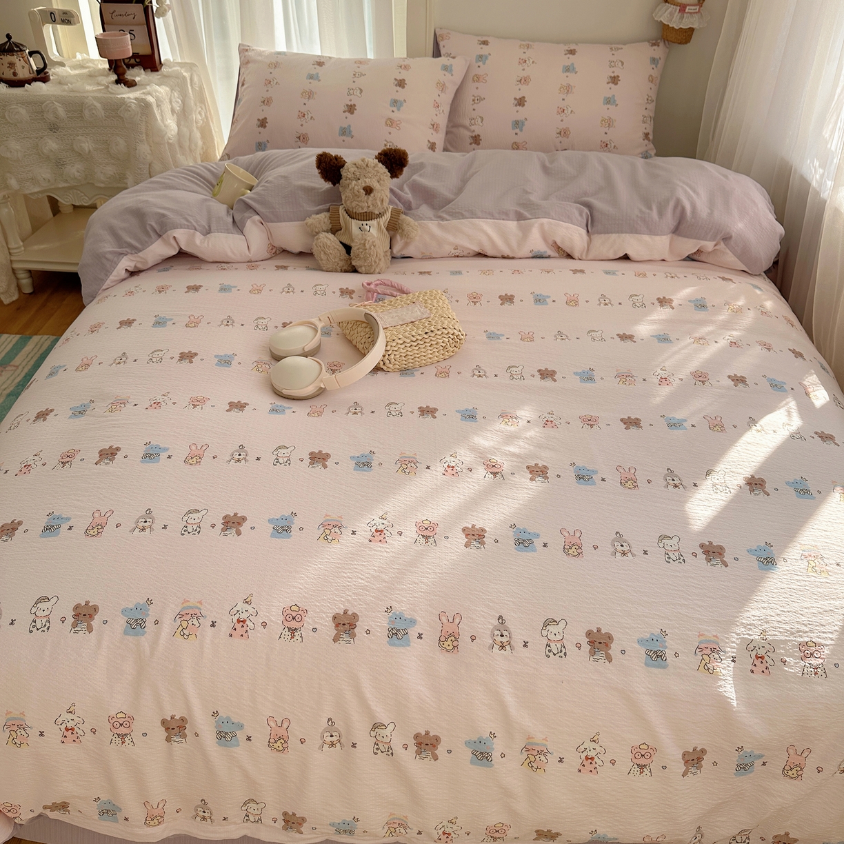 91家纺网 家纺一手货源 找家纺 初念 2025新款敲可爱的奶呼呼云感双层纱简约四件套系列超级治愈~ 动物游园