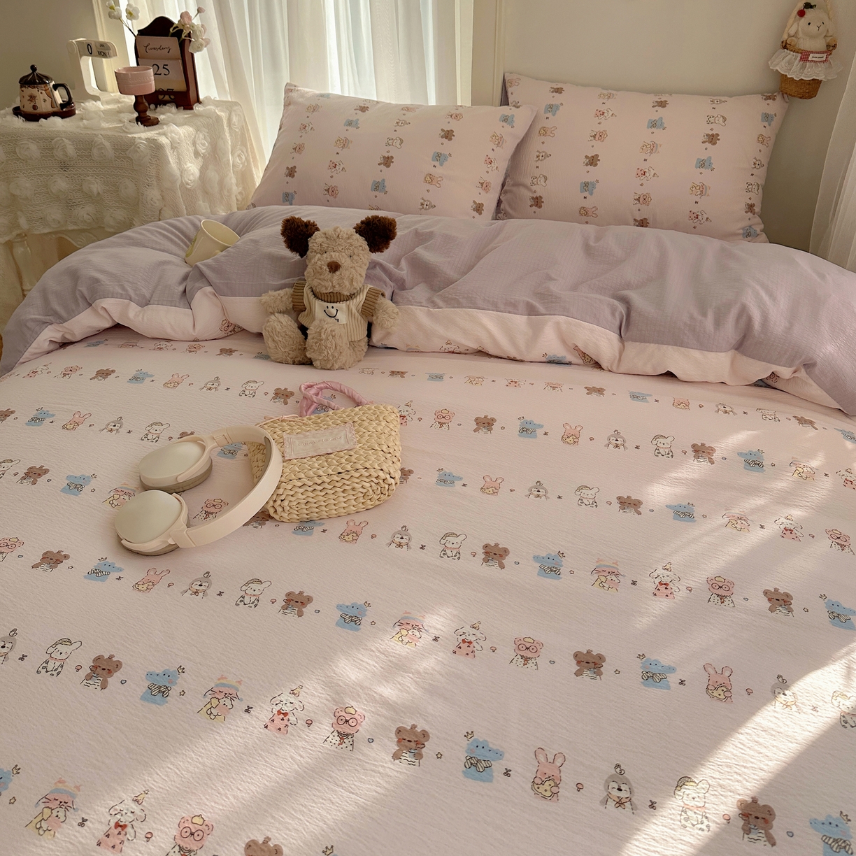 91家纺网 家纺一手货源 找家纺 初念 2025新款敲可爱的奶呼呼云感双层纱简约四件套系列超级治愈~ 动物游园