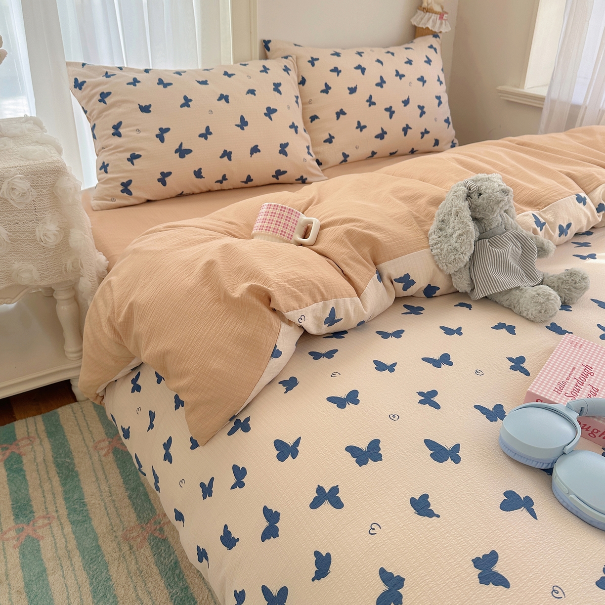 91家纺网 家纺一手货源 找家纺 初念 2025新款敲可爱的奶呼呼云感双层纱简约四件套系列超级治愈~ 蝴蝶剪影