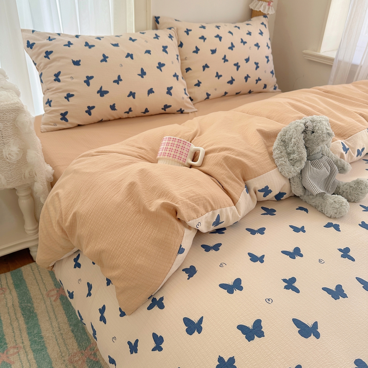 91家纺网 家纺一手货源 找家纺 初念 2025新款敲可爱的奶呼呼云感双层纱简约四件套系列超级治愈~ 蝴蝶剪影