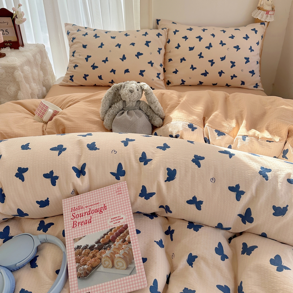 91家纺网 家纺一手货源 找家纺 初念 2025新款敲可爱的奶呼呼云感双层纱简约四件套系列超级治愈~ 蝴蝶剪影