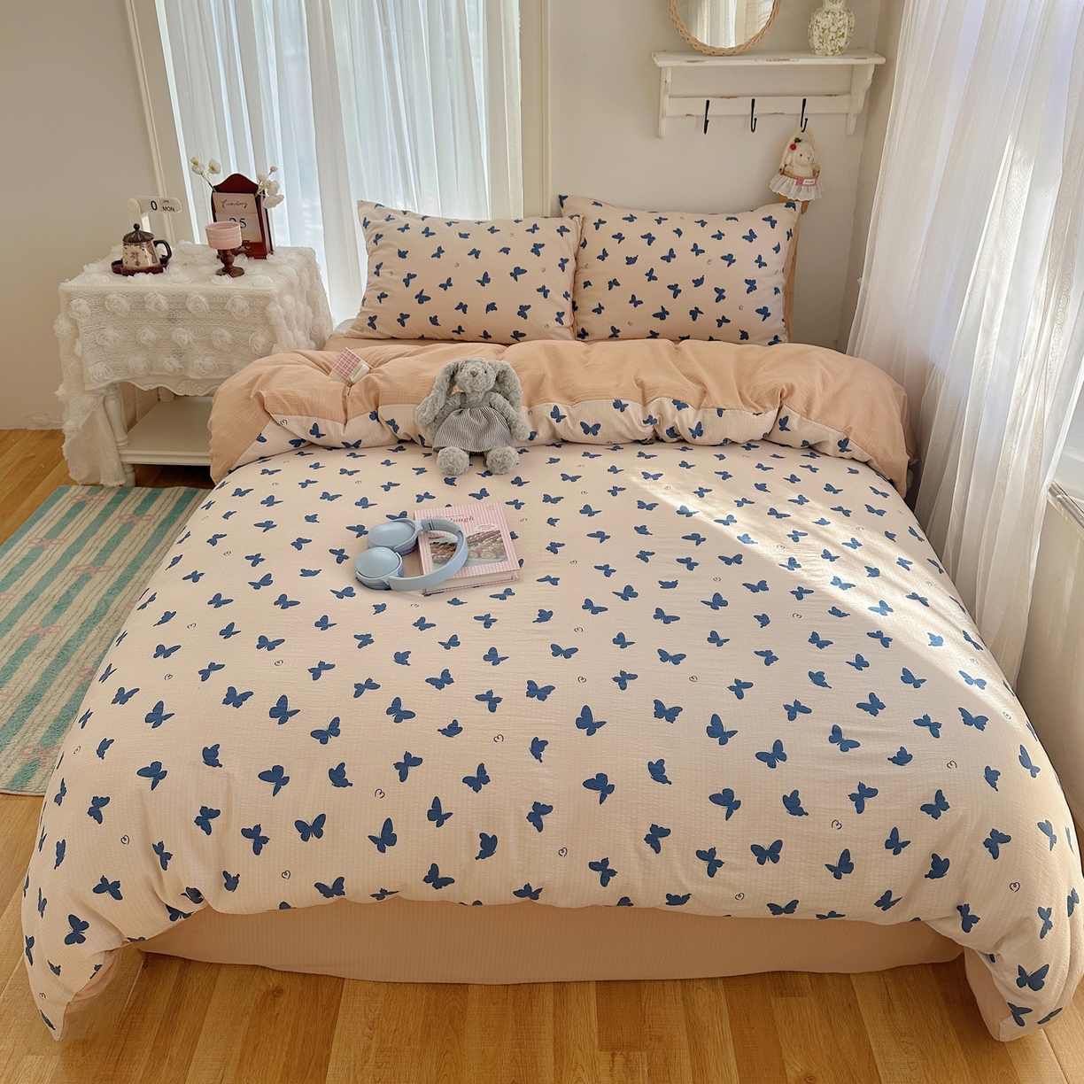 91家纺网 家纺一手货源 找家纺 初念 2025新款敲可爱的奶呼呼云感双层纱简约四件套系列超级治愈~ 蝴蝶剪影