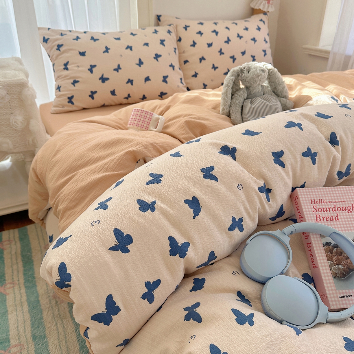 91家纺网 家纺一手货源 找家纺 初念 2025新款敲可爱的奶呼呼云感双层纱简约四件套系列超级治愈~ 蝴蝶剪影