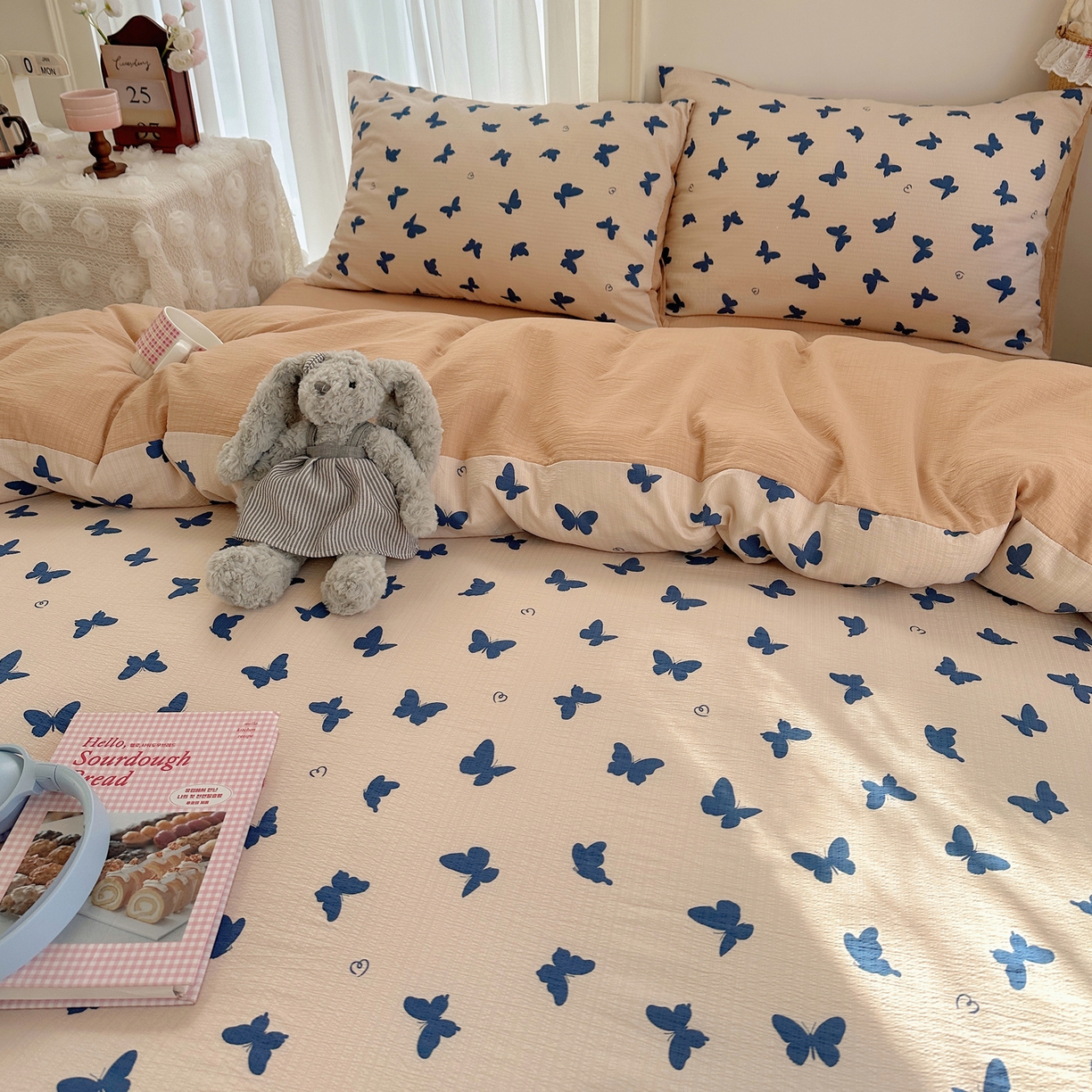 91家纺网 家纺一手货源 找家纺 初念 2025新款敲可爱的奶呼呼云感双层纱简约四件套系列超级治愈~ 蝴蝶剪影