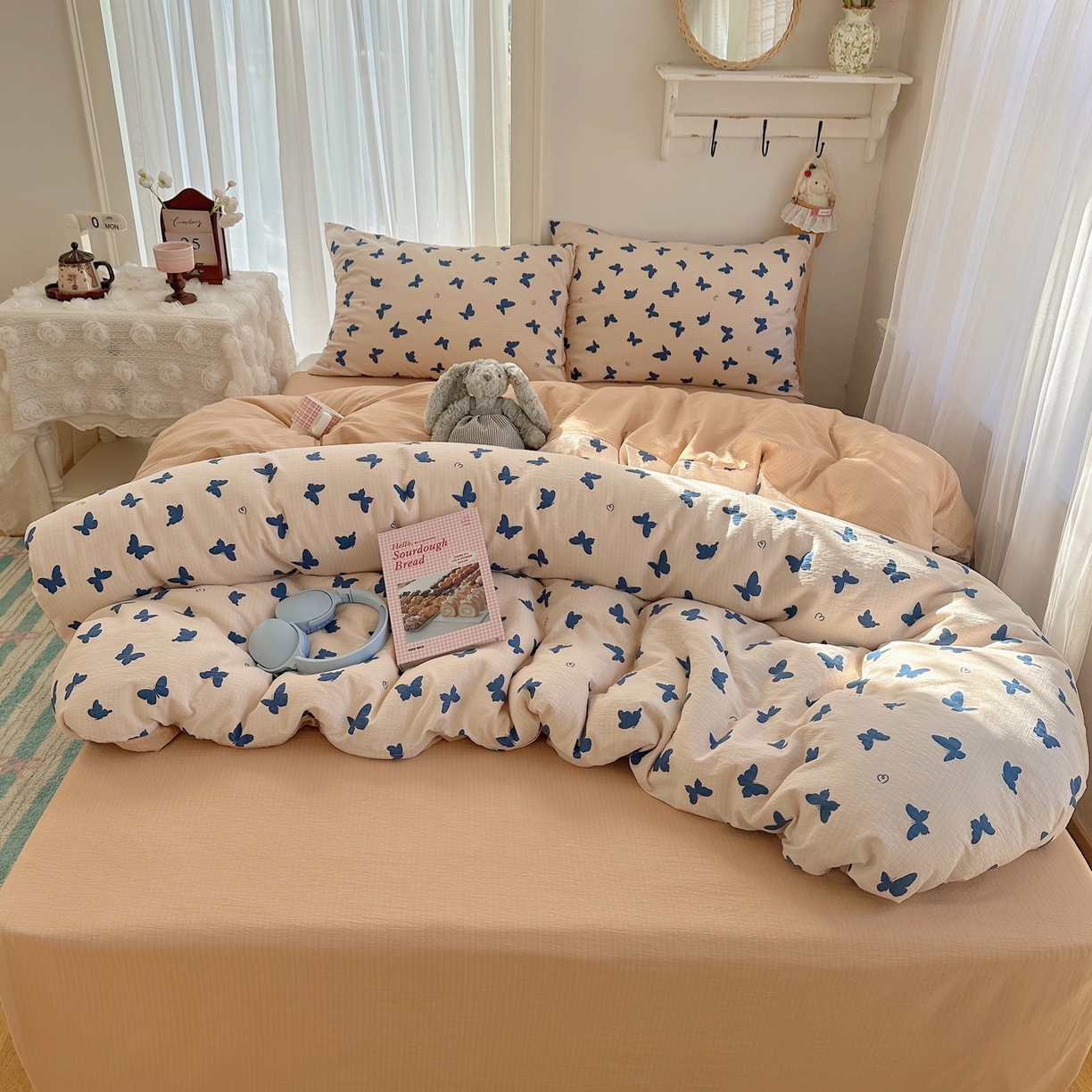 91家纺网 家纺一手货源 找家纺 初念 2025新款敲可爱的奶呼呼云感双层纱简约四件套系列超级治愈~ 蝴蝶剪影