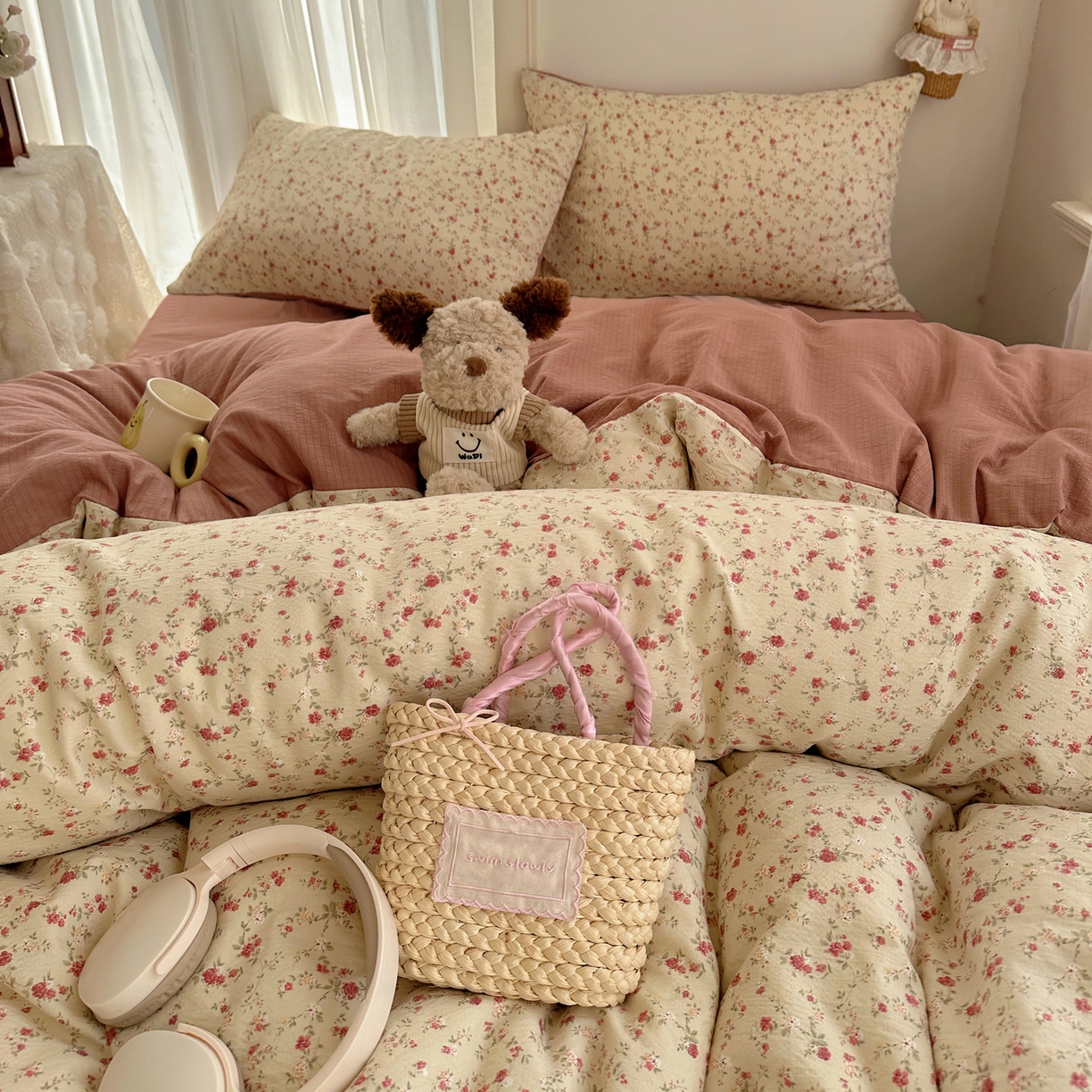 91家纺网 家纺一手货源 找家纺 初念 2025新款敲可爱的奶呼呼云感双层纱简约四件套系列超级治愈~ 见花则喜