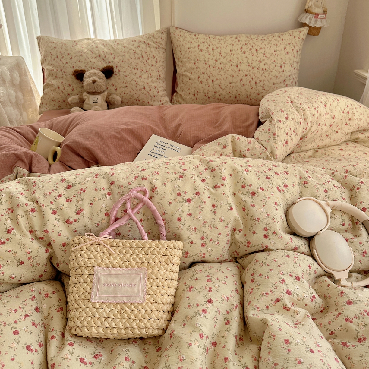 91家纺网 家纺一手货源 找家纺 初念 2025新款敲可爱的奶呼呼云感双层纱简约四件套系列超级治愈~ 见花则喜