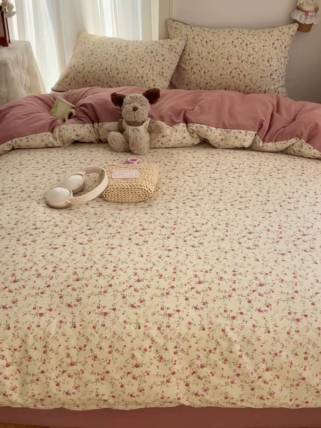 91家纺网 家纺一手货源 找家纺 初念 2025新款敲可爱的奶呼呼云感双层纱简约四件套系列超级治愈~ 见花则喜