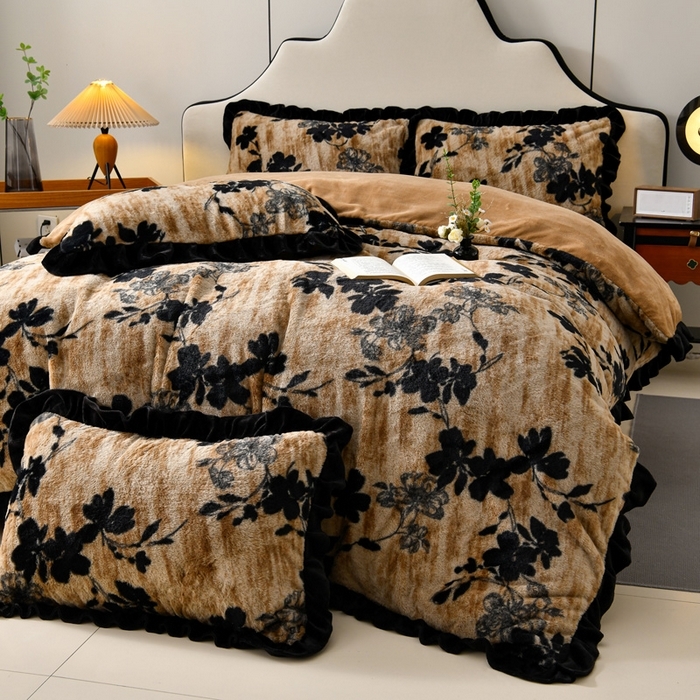 91家纺网 家纺一手货源 找家纺 （总）梦之星  2025新款9斤重加厚皮草绒兔毛绒轻奢赫本风牛奶绒花边四件套