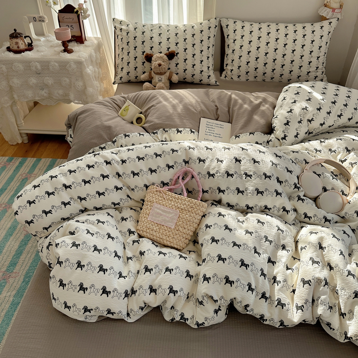 91家纺网 家纺一手货源 找家纺 初念 2025新款敲可爱的奶呼呼云感双层纱简约四件套系列超级治愈~ 木马