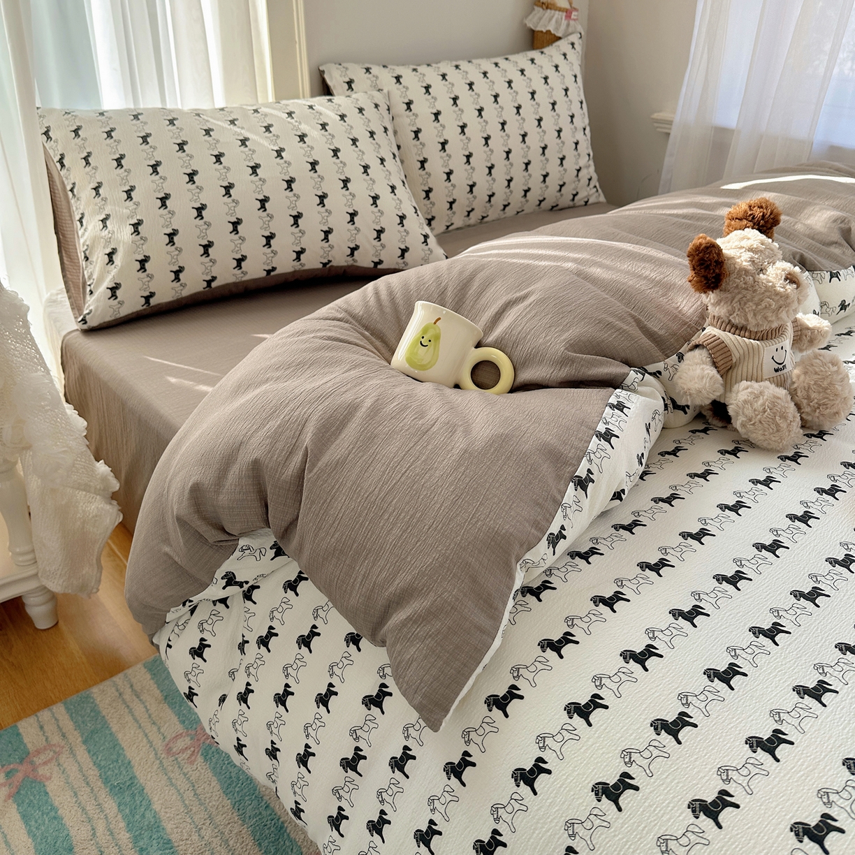 91家纺网 家纺一手货源 找家纺 初念 2025新款敲可爱的奶呼呼云感双层纱简约四件套系列超级治愈~ 木马