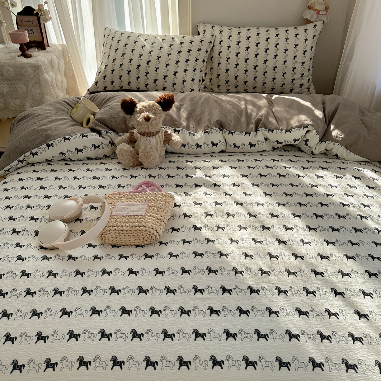 91家纺网 家纺一手货源 找家纺 初念 2025新款敲可爱的奶呼呼云感双层纱简约四件套系列超级治愈~ 木马