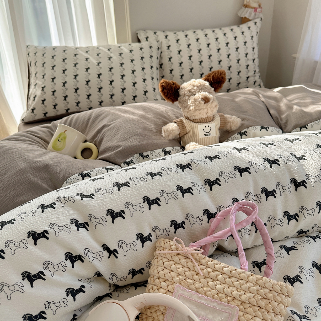 91家纺网 家纺一手货源 找家纺 初念 2025新款敲可爱的奶呼呼云感双层纱简约四件套系列超级治愈~ 木马