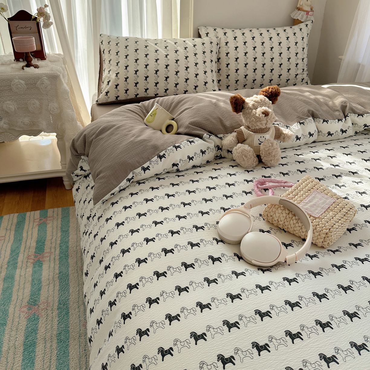 91家纺网 家纺一手货源 找家纺 初念 2025新款敲可爱的奶呼呼云感双层纱简约四件套系列超级治愈~ 木马