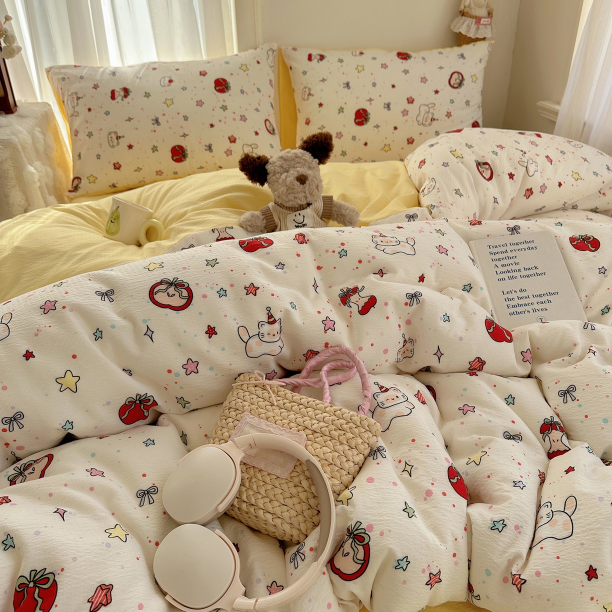 91家纺网 家纺一手货源 找家纺 初念 2025新款敲可爱的奶呼呼云感双层纱简约四件套系列超级治愈~ 苹果小怪