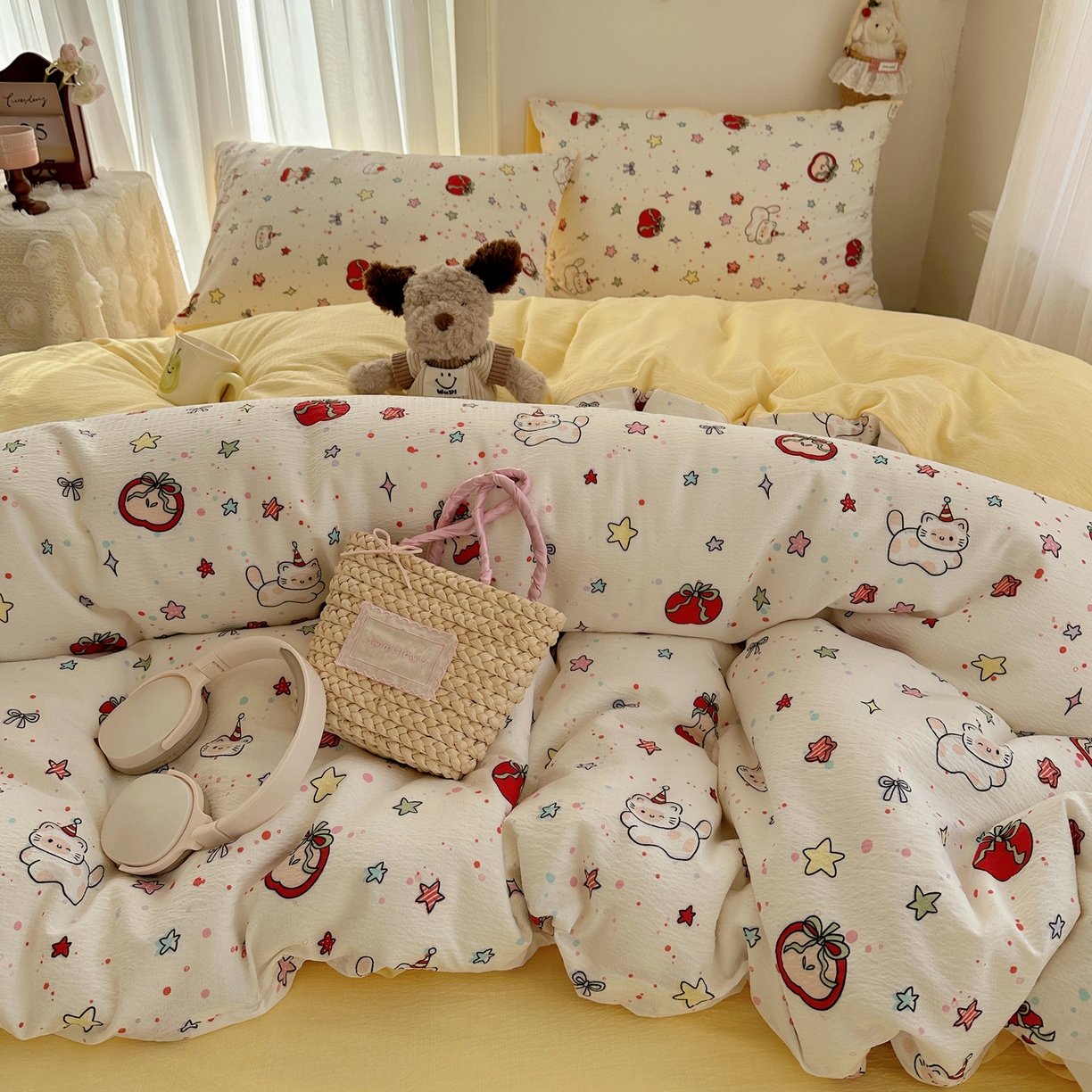 91家纺网 家纺一手货源 找家纺 初念 2025新款敲可爱的奶呼呼云感双层纱简约四件套系列超级治愈~ 苹果小怪