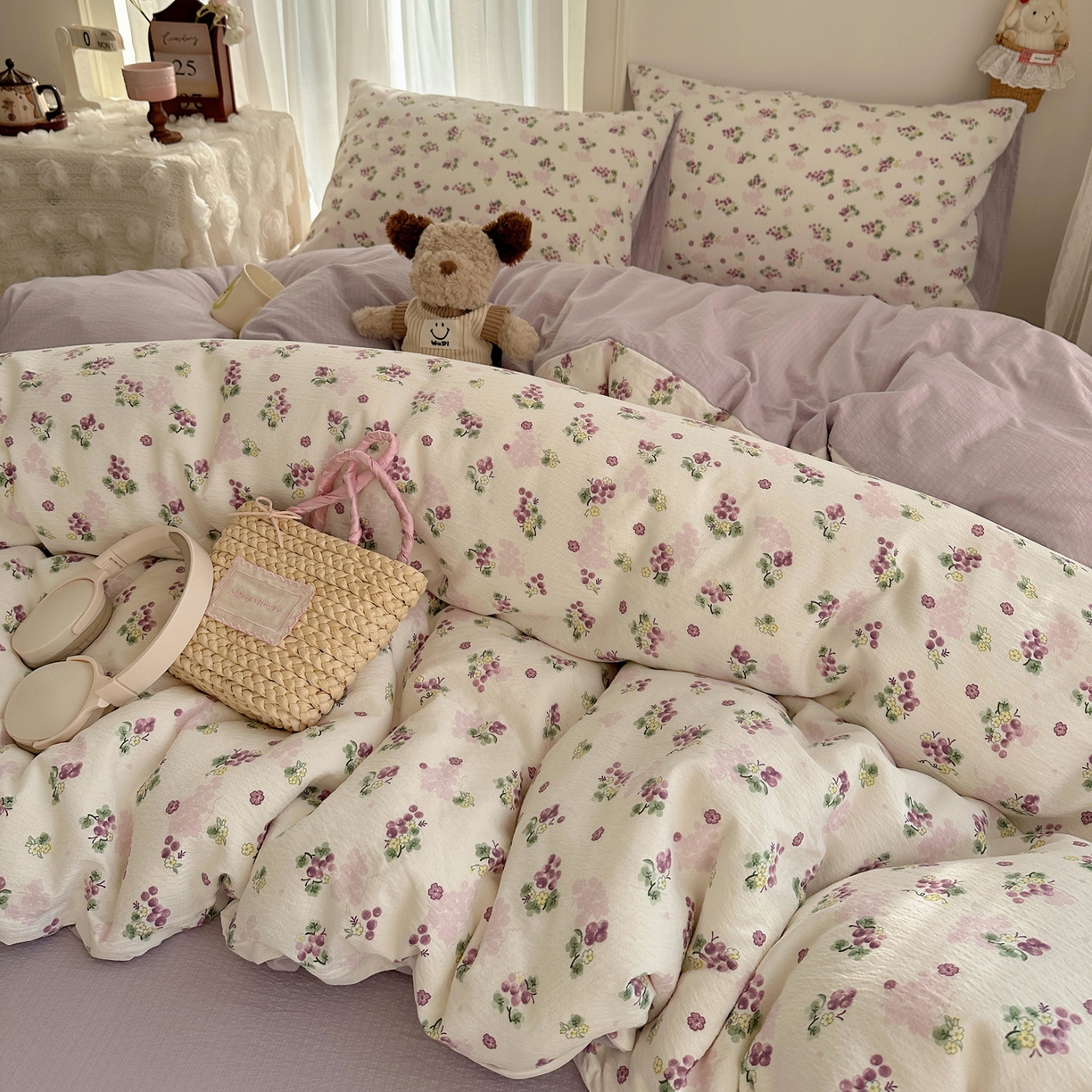 91家纺网 家纺一手货源 找家纺 初念 2025新款敲可爱的奶呼呼云感双层纱简约四件套系列超级治愈~ 葡萄多多