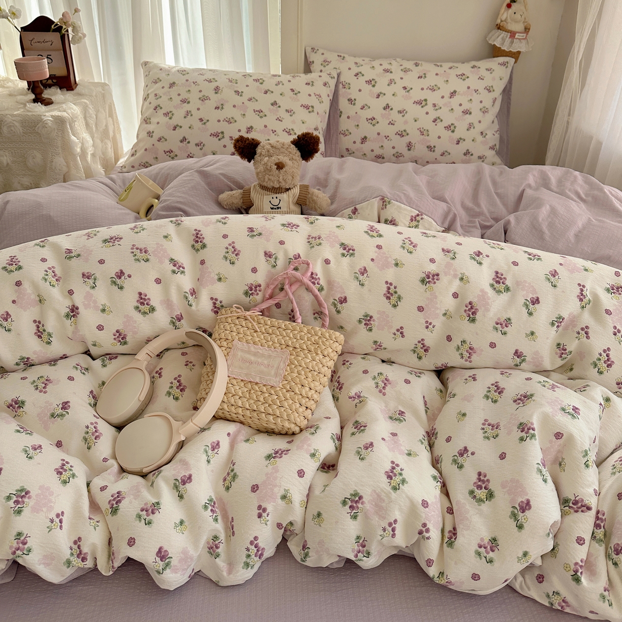 91家纺网 家纺一手货源 找家纺 初念 2025新款敲可爱的奶呼呼云感双层纱简约四件套系列超级治愈~ 葡萄多多