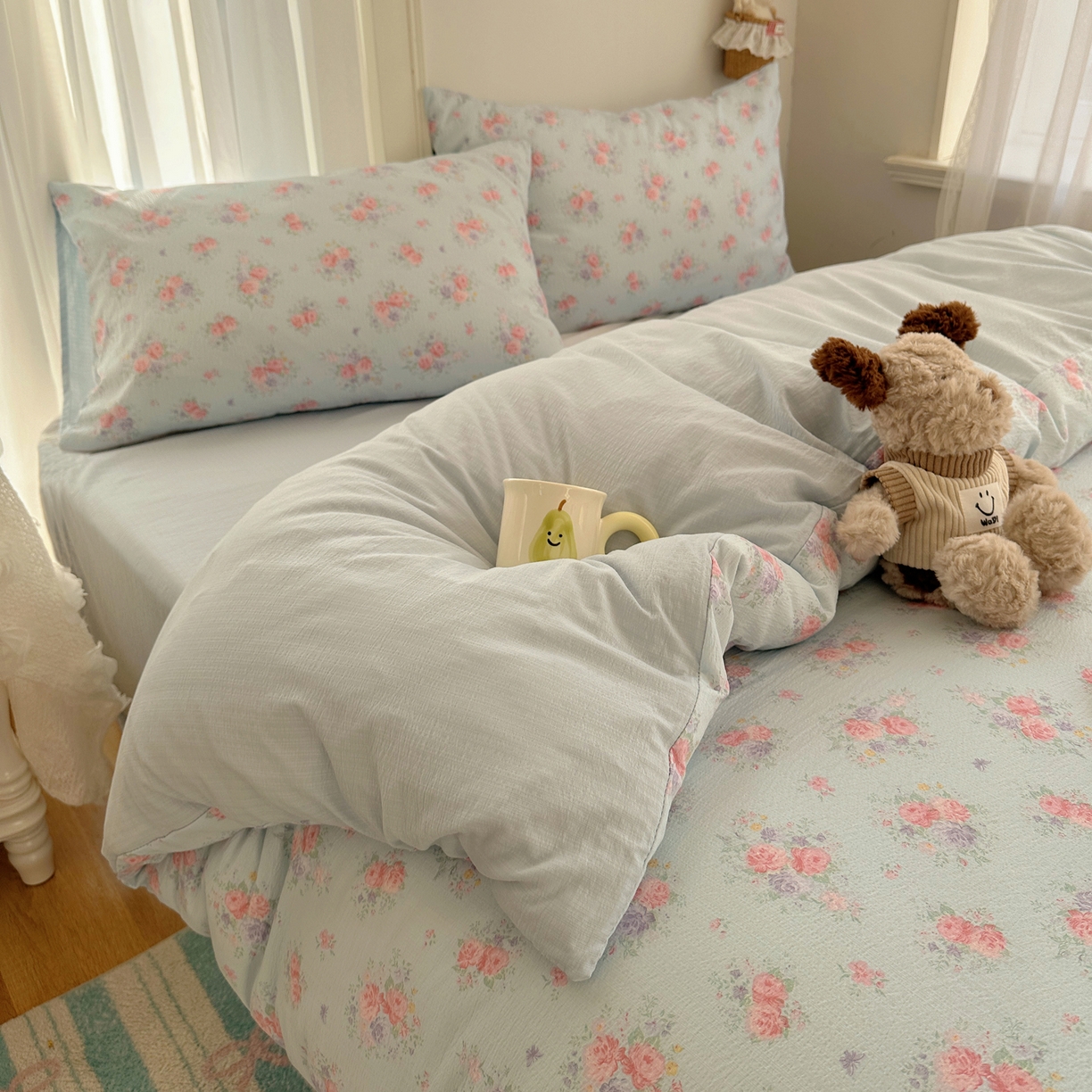 91家纺网 家纺一手货源 找家纺 初念 2025新款敲可爱的奶呼呼云感双层纱简约四件套系列超级治愈~ 清风与雾-蓝