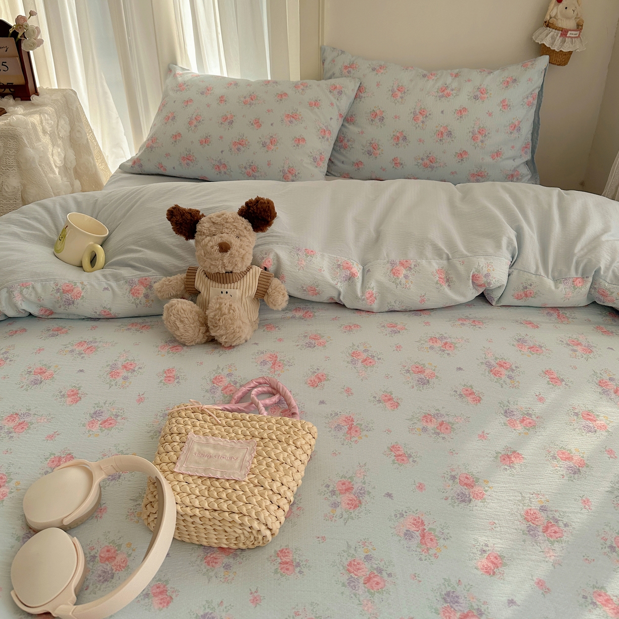 91家纺网 家纺一手货源 找家纺 初念 2025新款敲可爱的奶呼呼云感双层纱简约四件套系列超级治愈~ 清风与雾-蓝