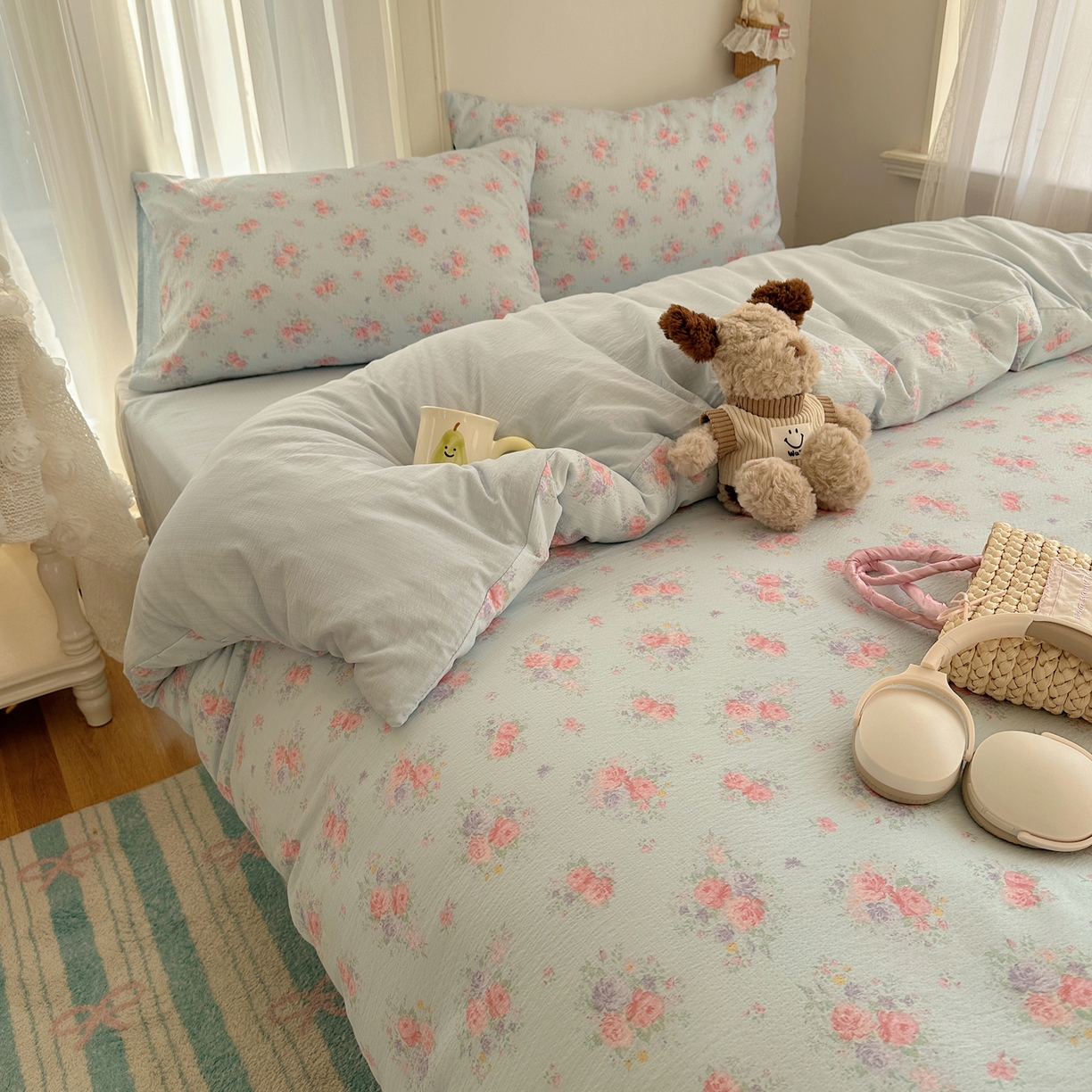 91家纺网 家纺一手货源 找家纺 初念 2025新款敲可爱的奶呼呼云感双层纱简约四件套系列超级治愈~ 清风与雾-蓝