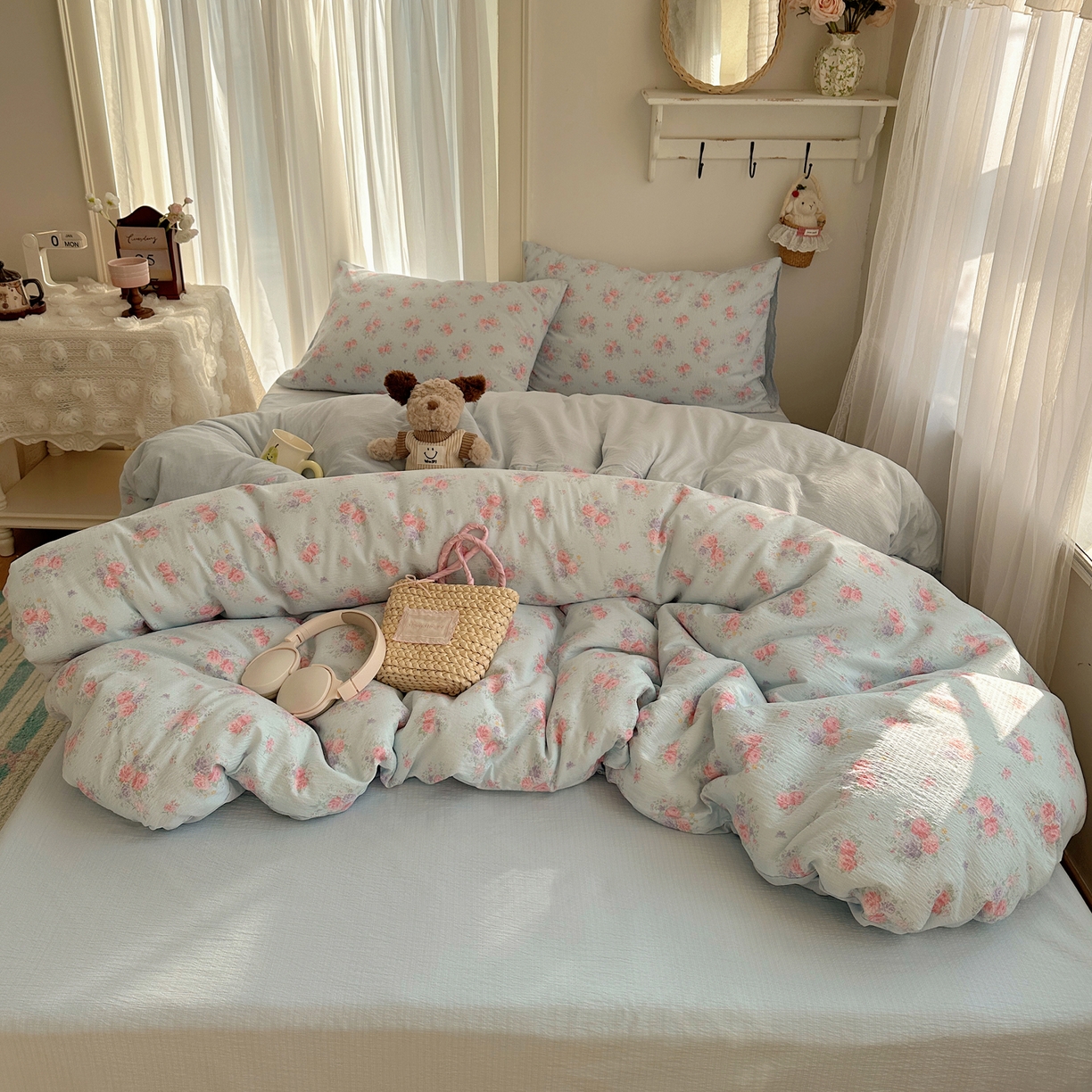 91家纺网 家纺一手货源 找家纺 初念 2025新款敲可爱的奶呼呼云感双层纱简约四件套系列超级治愈~ 清风与雾-蓝