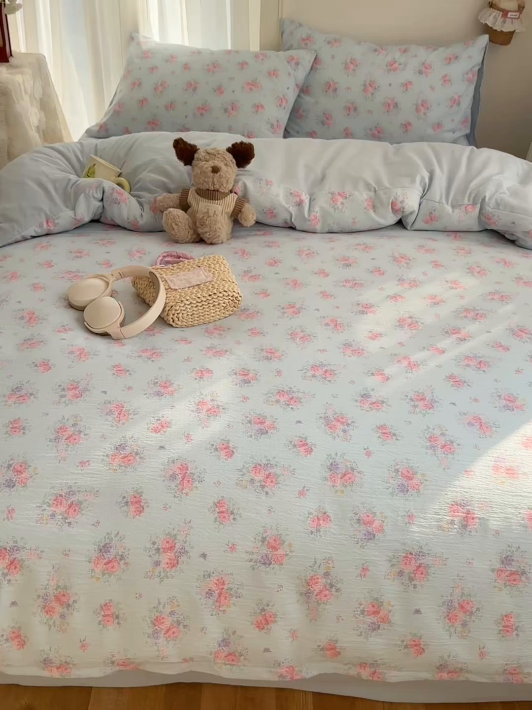 91家纺网 家纺一手货源 找家纺 初念 2025新款敲可爱的奶呼呼云感双层纱简约四件套系列超级治愈~ 清风与雾-蓝