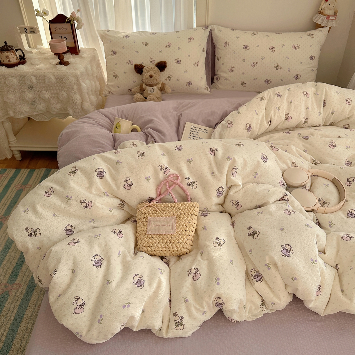 91家纺网 家纺一手货源 找家纺 初念 2025新款敲可爱的奶呼呼云感双层纱简约四件套系列超级治愈~ 裙子小兔