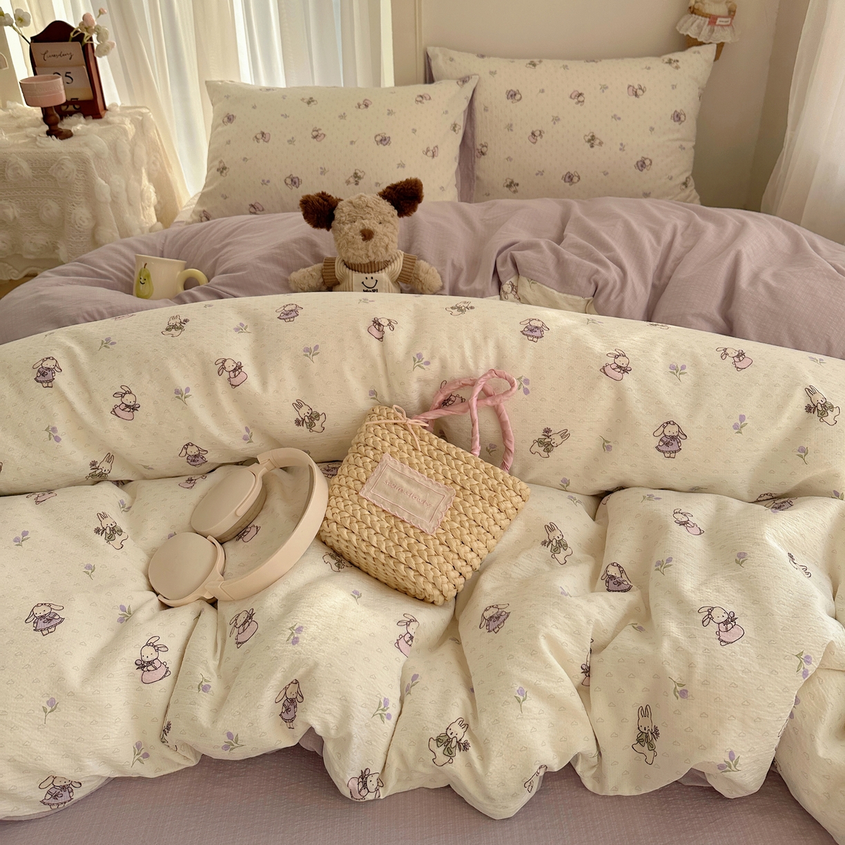 91家纺网 家纺一手货源 找家纺 初念 2025新款敲可爱的奶呼呼云感双层纱简约四件套系列超级治愈~ 裙子小兔