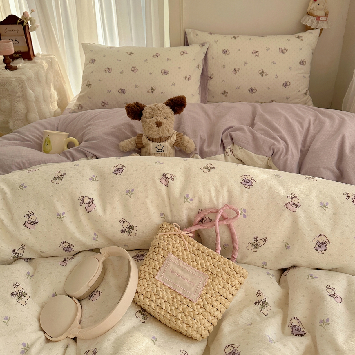 91家纺网 家纺一手货源 找家纺 初念 2025新款敲可爱的奶呼呼云感双层纱简约四件套系列超级治愈~ 裙子小兔