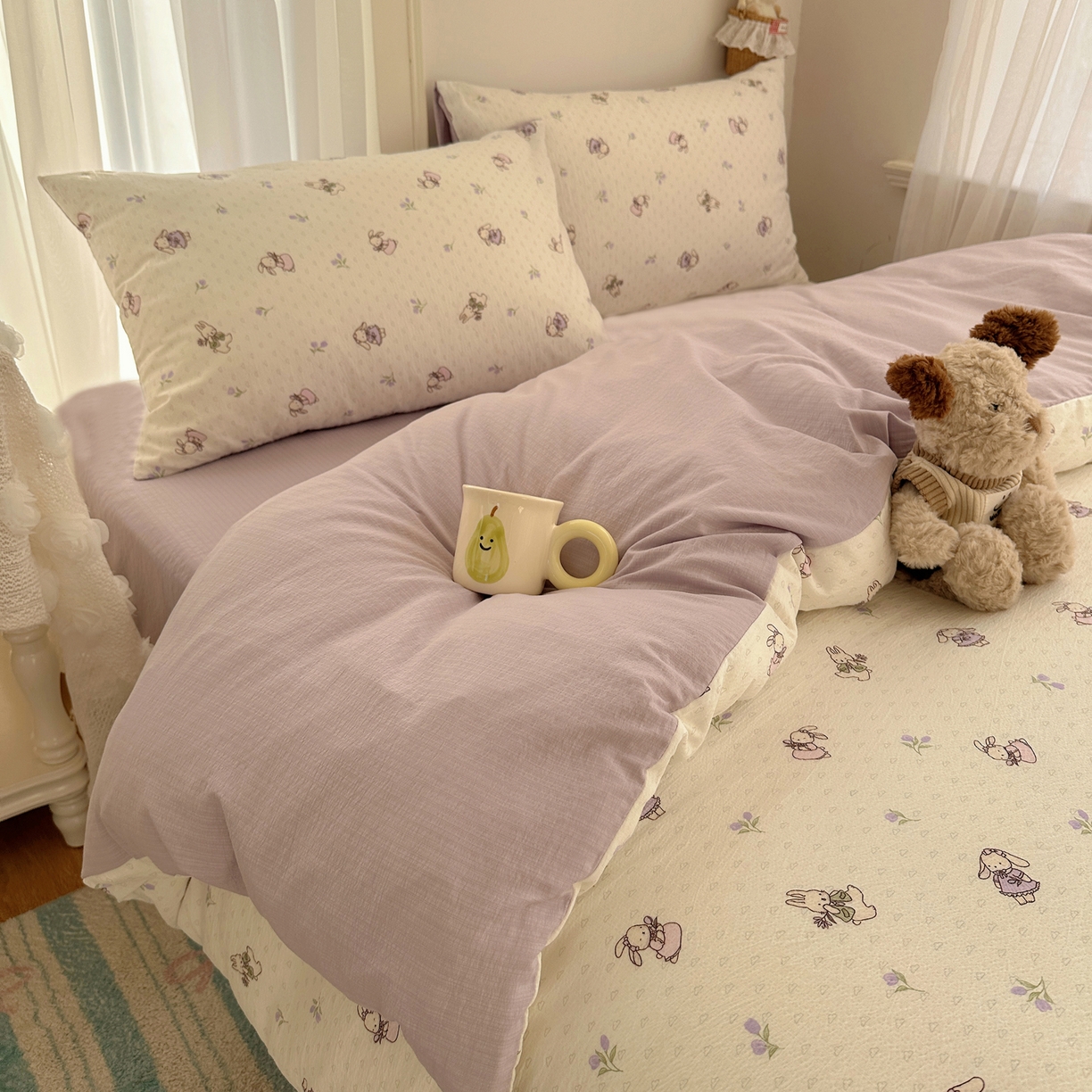 91家纺网 家纺一手货源 找家纺 初念 2025新款敲可爱的奶呼呼云感双层纱简约四件套系列超级治愈~ 裙子小兔