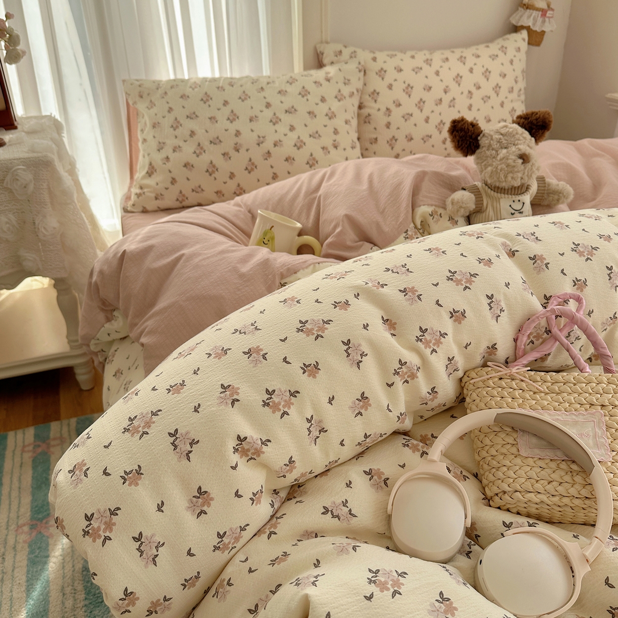 91家纺网 家纺一手货源 找家纺 初念 2025新款敲可爱的奶呼呼云感双层纱简约四件套系列超级治愈~ 苏瑾