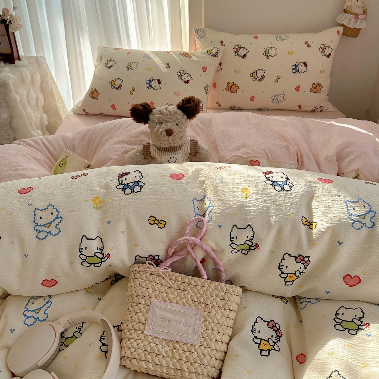 91家纺网 家纺一手货源 找家纺 初念 2025新款敲可爱的奶呼呼云感双层纱简约四件套系列超级治愈~ 像素小猫