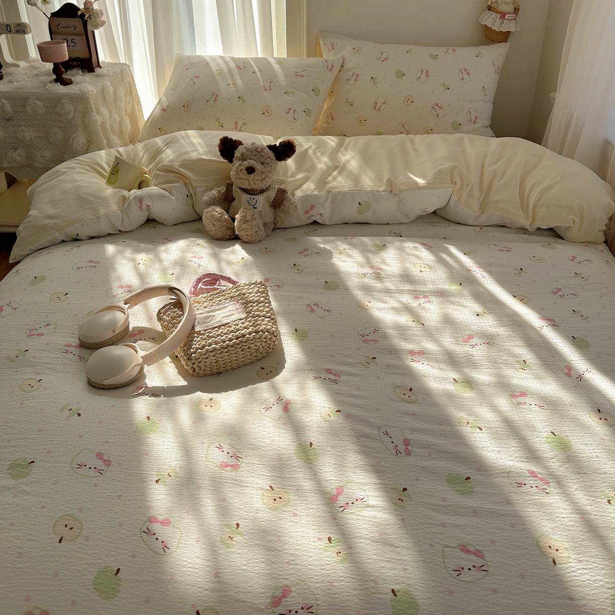 91家纺网 家纺一手货源 找家纺 初念 2025新款敲可爱的奶呼呼云感双层纱简约四件套系列超级治愈~ 一口青苹果