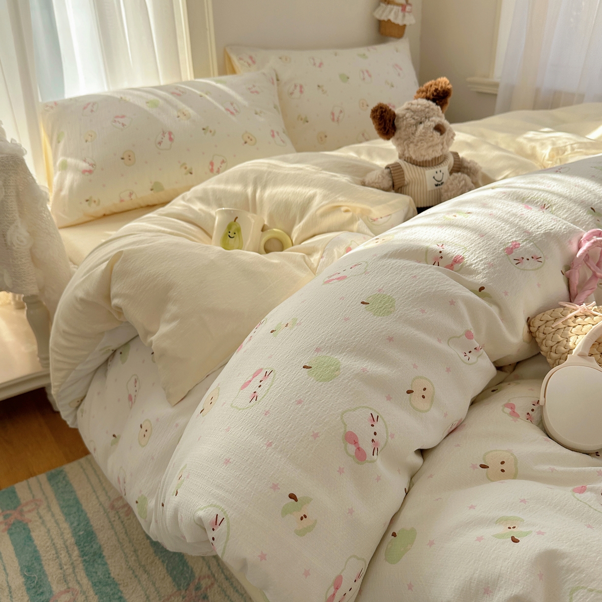 91家纺网 家纺一手货源 找家纺 初念 2025新款敲可爱的奶呼呼云感双层纱简约四件套系列超级治愈~ 一口青苹果