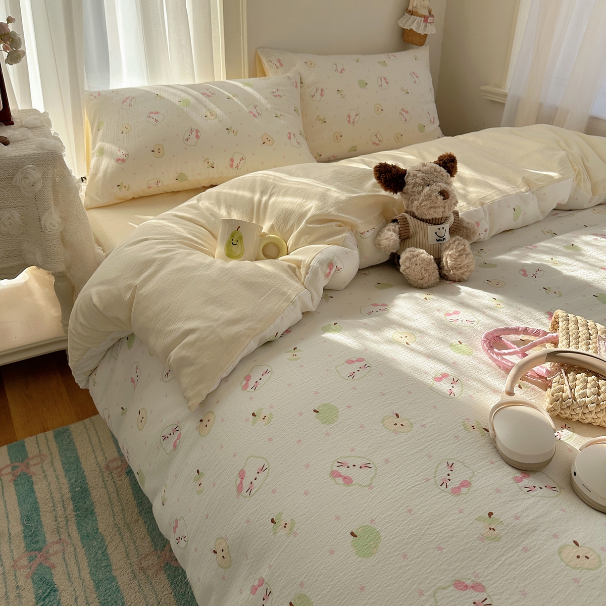 91家纺网 家纺一手货源 找家纺 初念 2025新款敲可爱的奶呼呼云感双层纱简约四件套系列超级治愈~ 一口青苹果