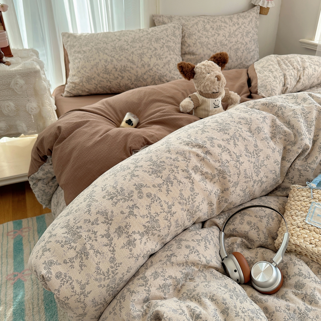 91家纺网 家纺一手货源 找家纺 初念 2025新款敲可爱的奶呼呼云感双层纱简约四件套系列超级治愈~ 竹歆花语