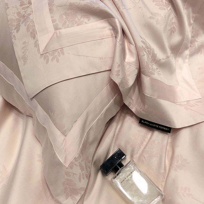 91家纺网 家纺一手货源 找家纺 黑白森林 2025新款50S高支天丝棉色织提花四件套 杜乐丽-蜜粉