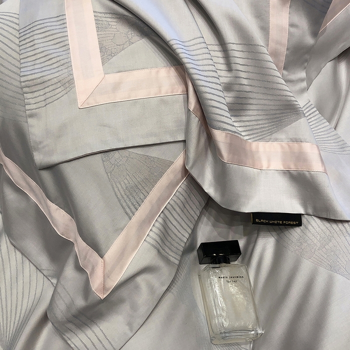 91家纺网 家纺一手货源 找家纺 黑白森林 2025新款50S高支天丝棉色织提花四件套 光之舞-柔蓝