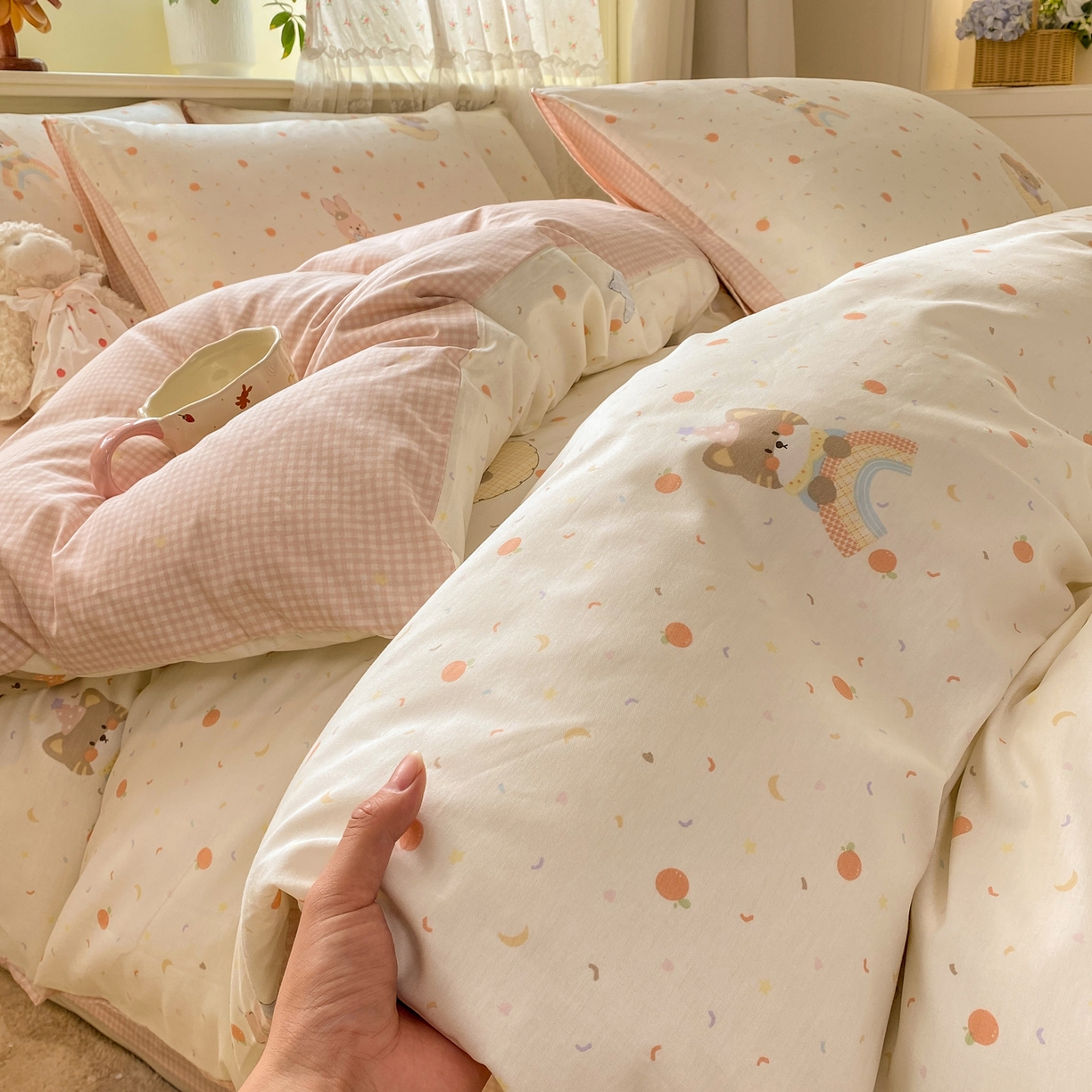 91家纺网 家纺一手货源 找家纺 红日子纺织品 2026新款12868纯棉全棉印花卡通系列四件套 橘意甜宠