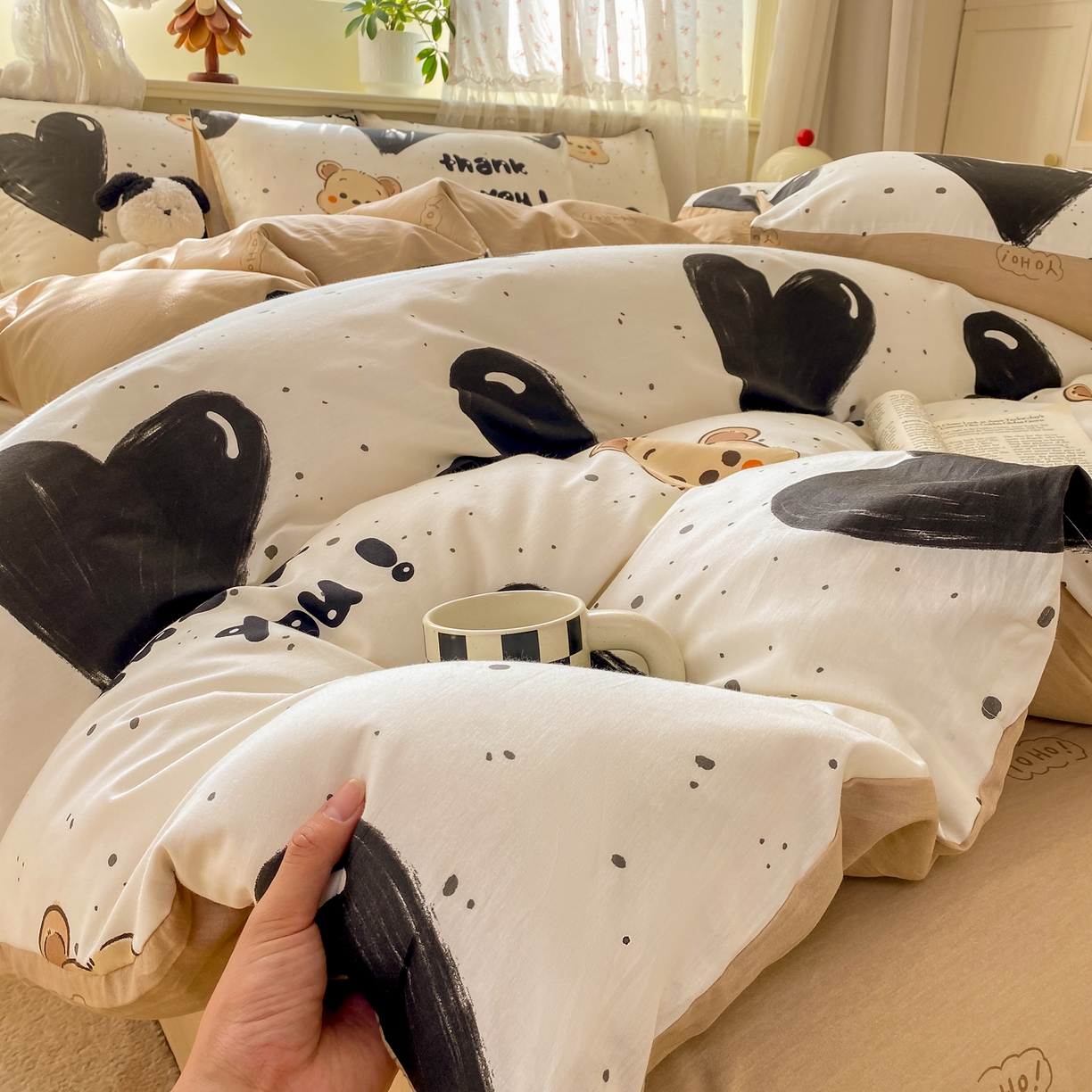 91家纺网 家纺一手货源 找家纺 红日子纺织品 2026新款12868纯棉全棉印花卡通系列四件套 萌心熊宝