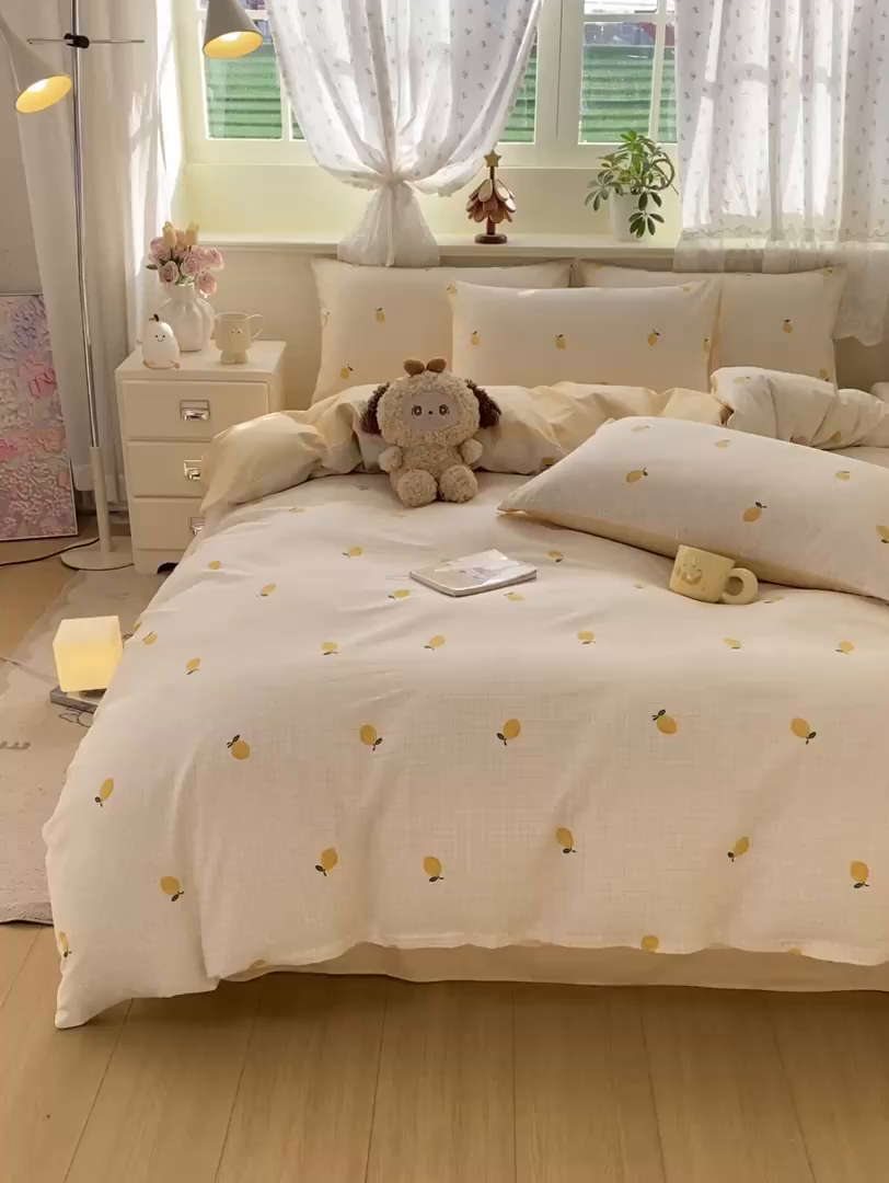 91家纺网 家纺一手货源 找家纺 红日子纺织品 2026新款12868纯棉全棉印花卡通系列四件套 柠檬小镇