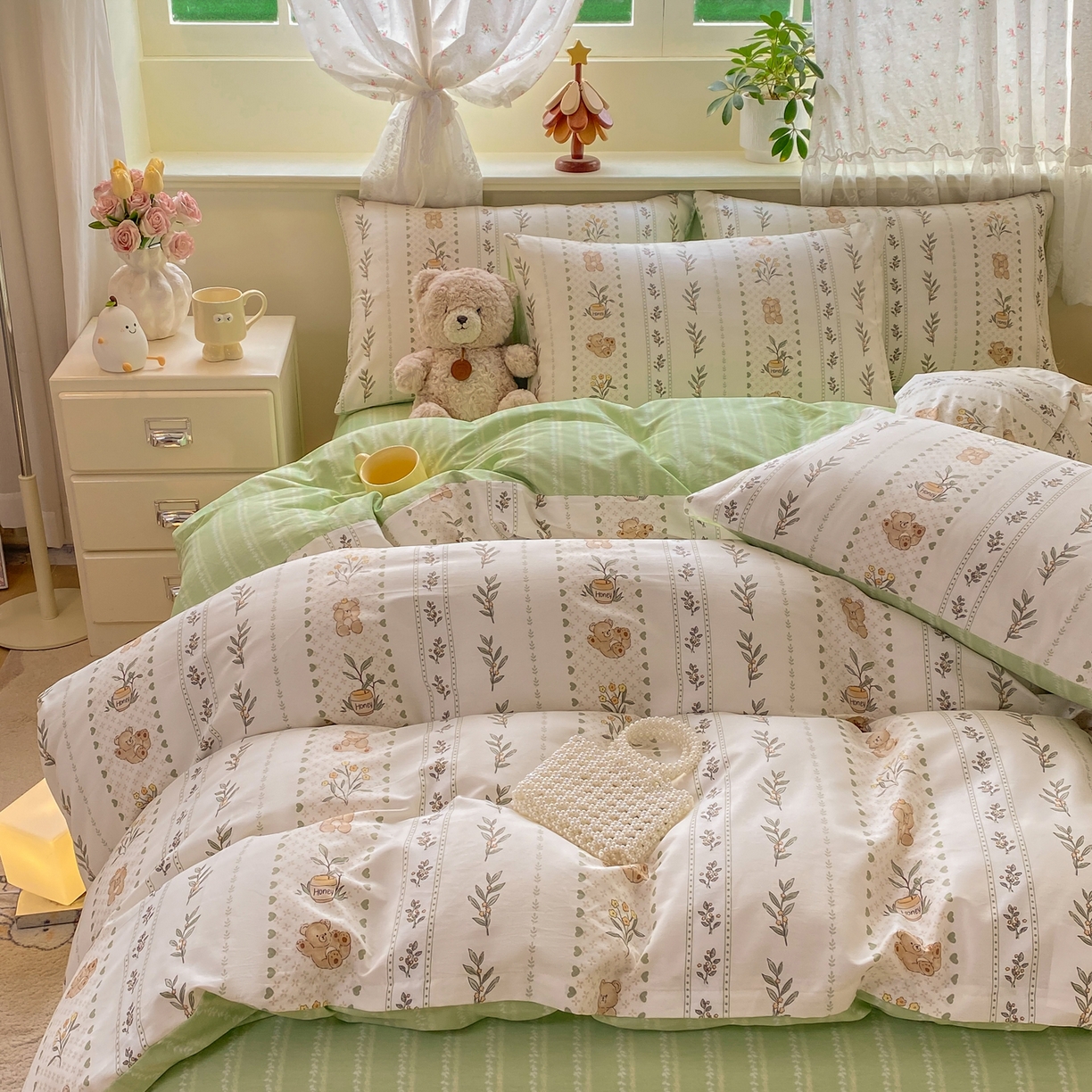 91家纺网 家纺一手货源 找家纺 红日子纺织品 2026新款12868纯棉全棉印花卡通系列四件套 小熊慕斯