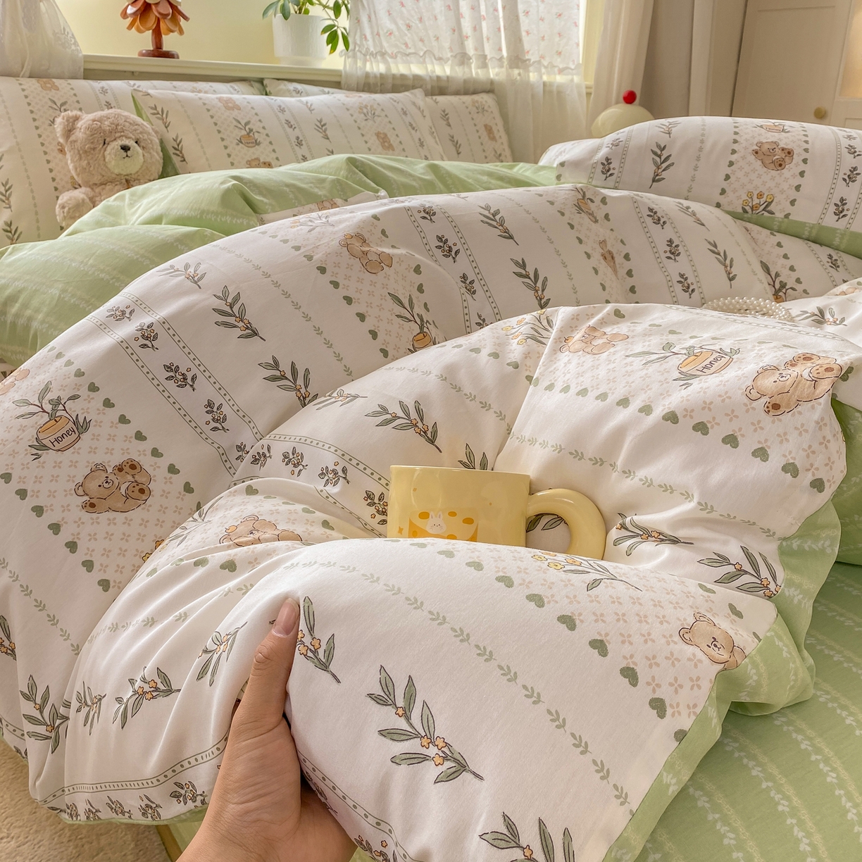 91家纺网 家纺一手货源 找家纺 红日子纺织品 2026新款12868纯棉全棉印花卡通系列四件套 小熊慕斯