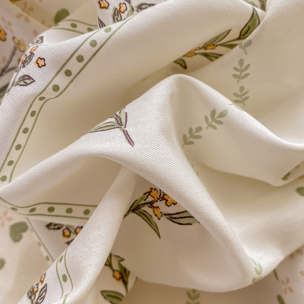 91家纺网 家纺一手货源 找家纺 红日子纺织品 2026新款12868纯棉全棉印花卡通系列四件套 小熊慕斯