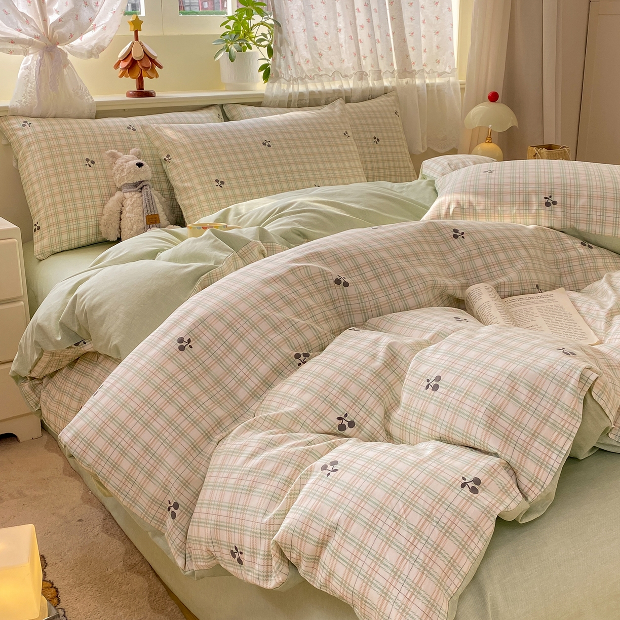 91家纺网 家纺一手货源 找家纺 红日子纺织品 2026新款12868纯棉全棉印花卡通系列四件套 印象樱桃